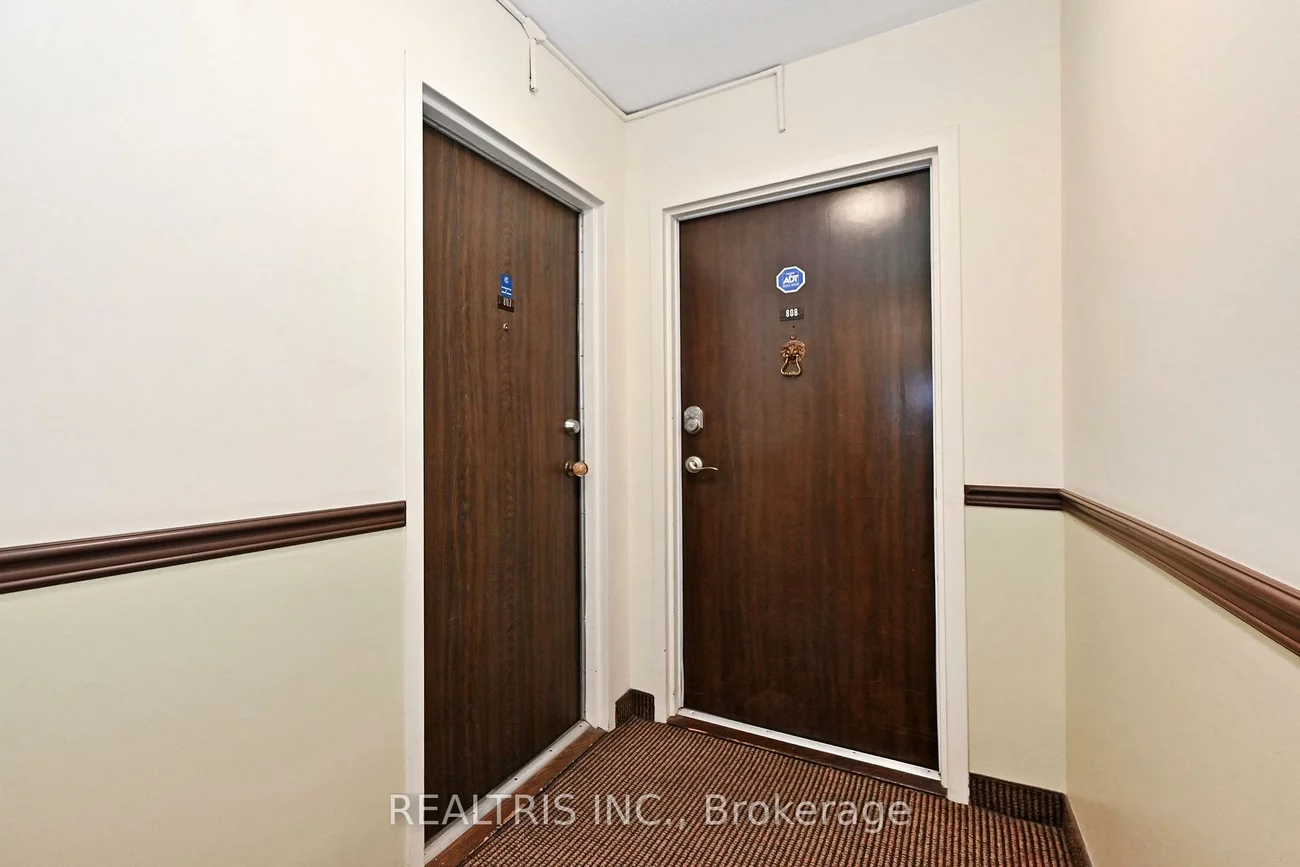 2323, Confederation, Cooksville, Mississauga