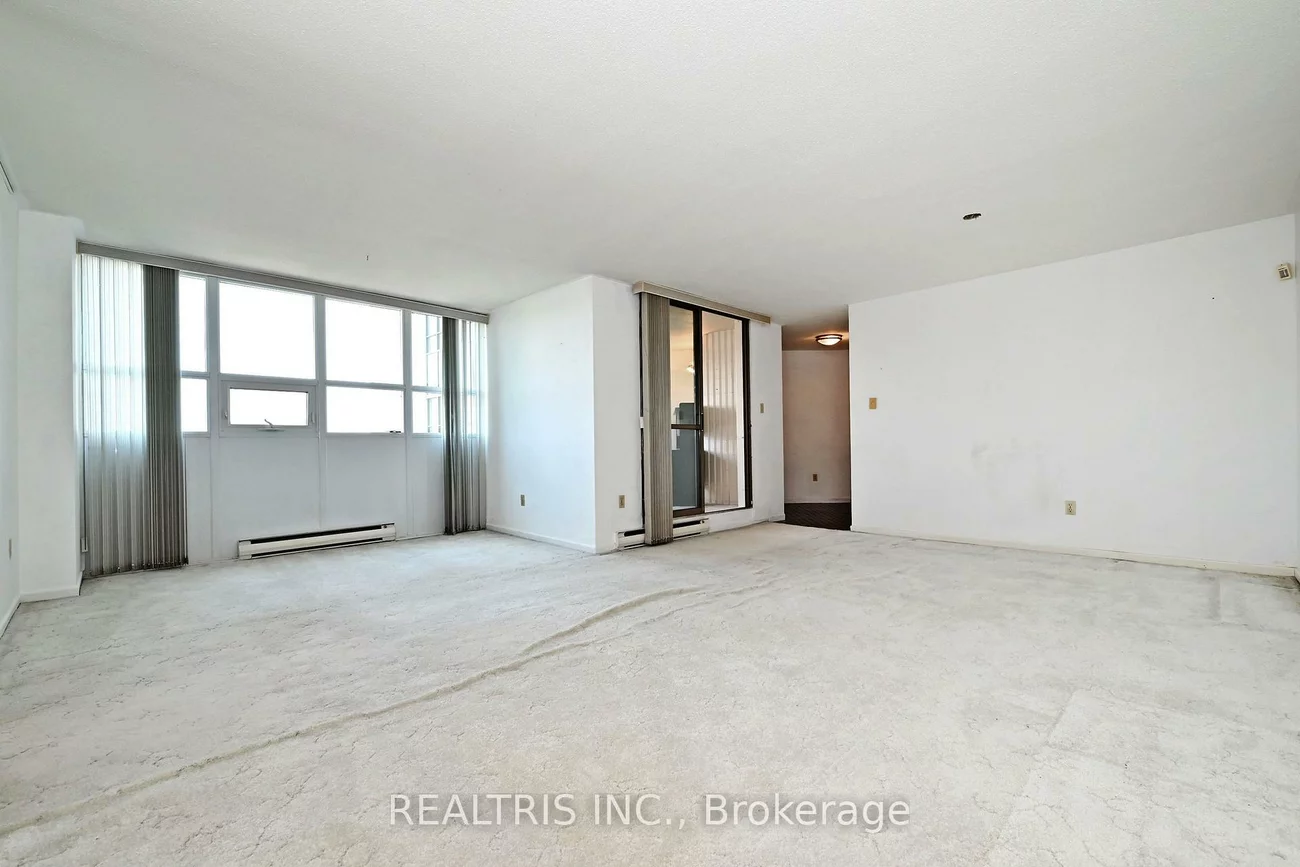 2323, Confederation, Cooksville, Mississauga