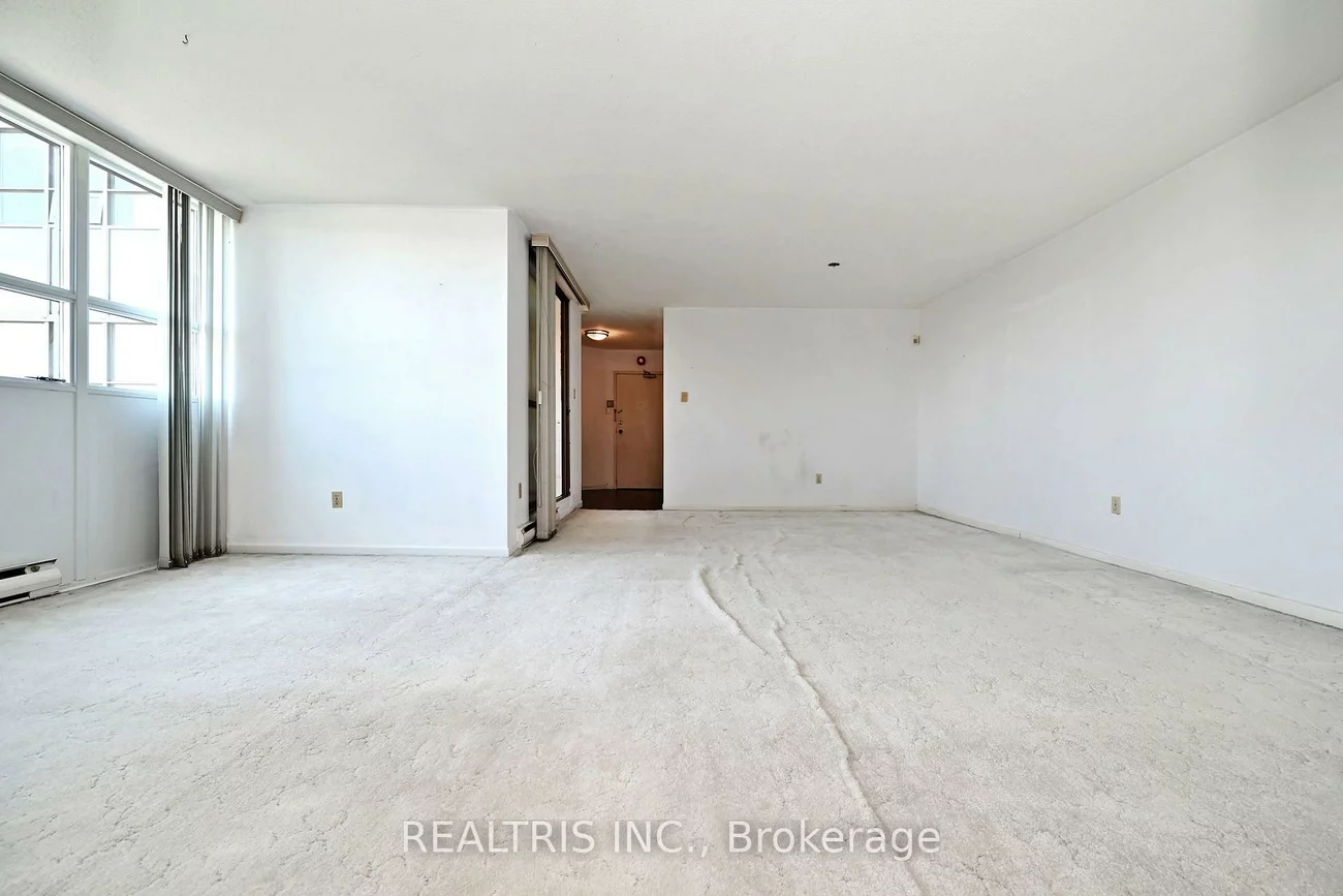 2323, Confederation, Cooksville, Mississauga