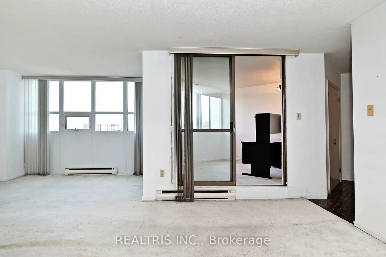 2323, Confederation, Cooksville, Mississauga