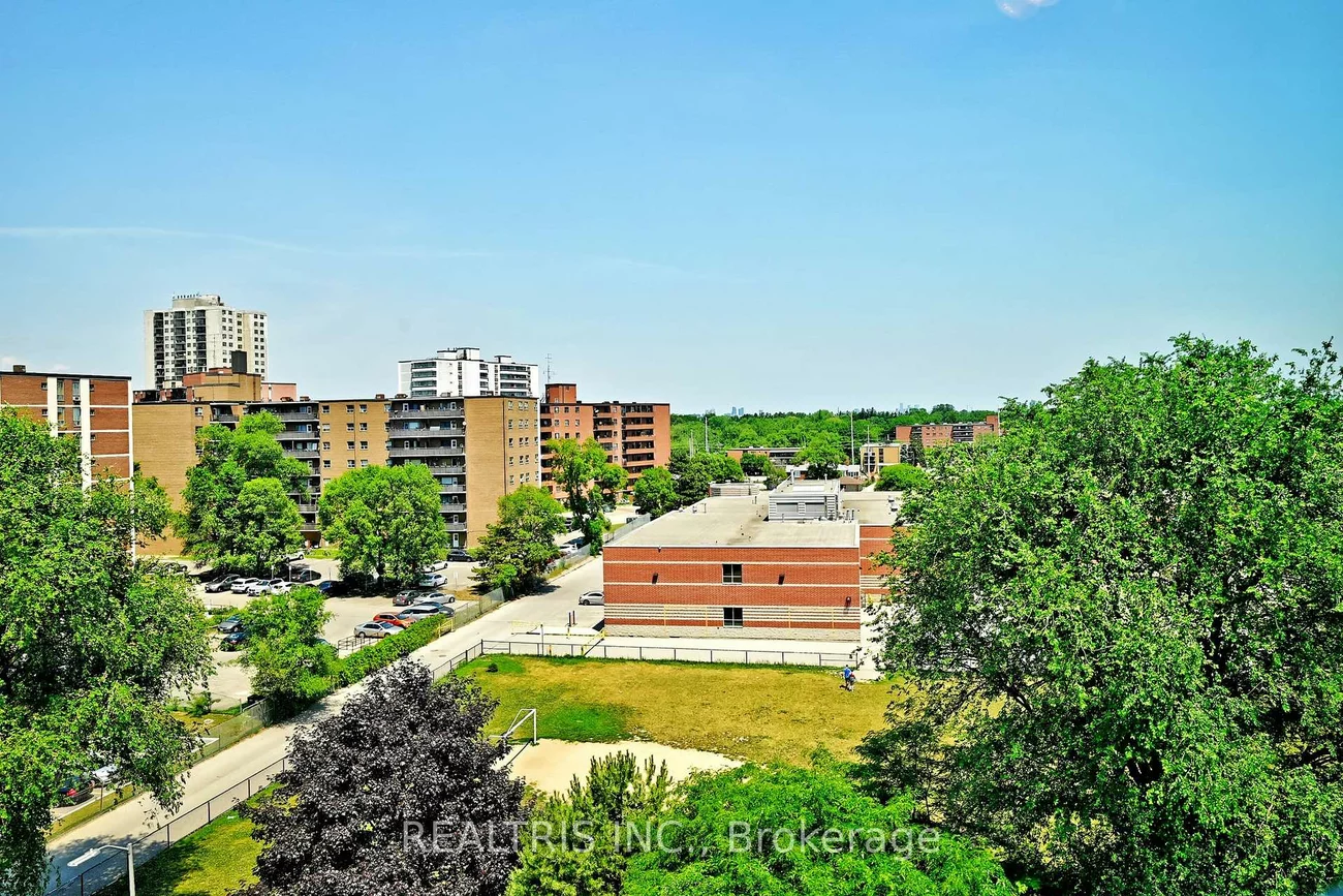 2323, Confederation, Cooksville, Mississauga