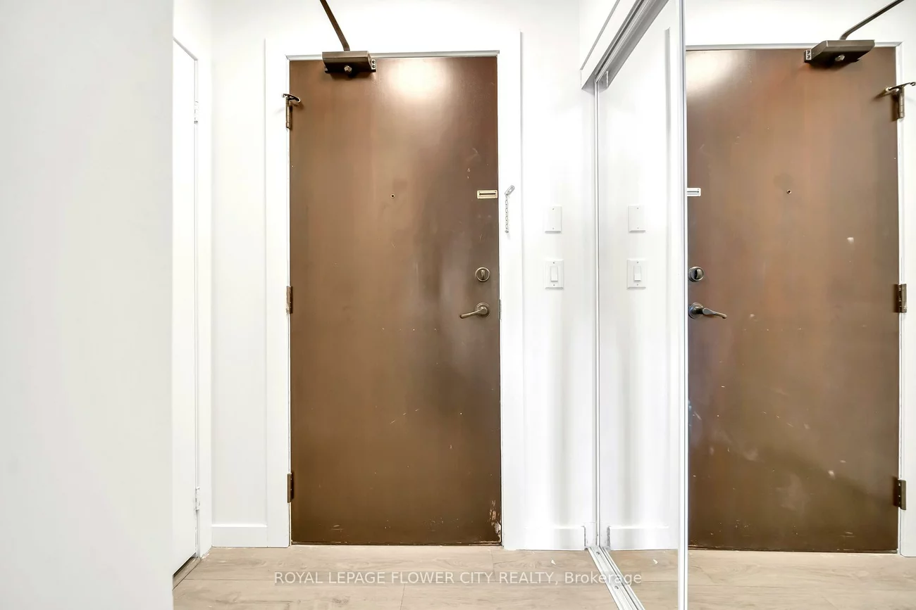 385, Prince of Wales Dr, City Centre, Mississauga