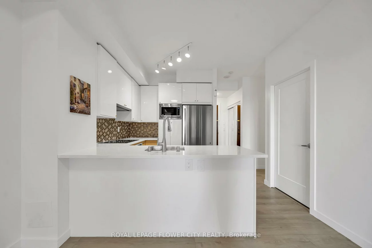 385, Prince of Wales Dr, City Centre, Mississauga