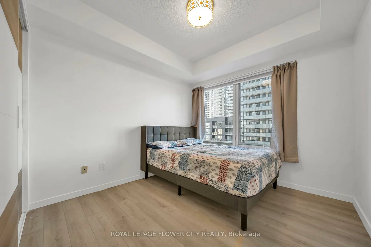 385, Prince of Wales Dr, City Centre, Mississauga