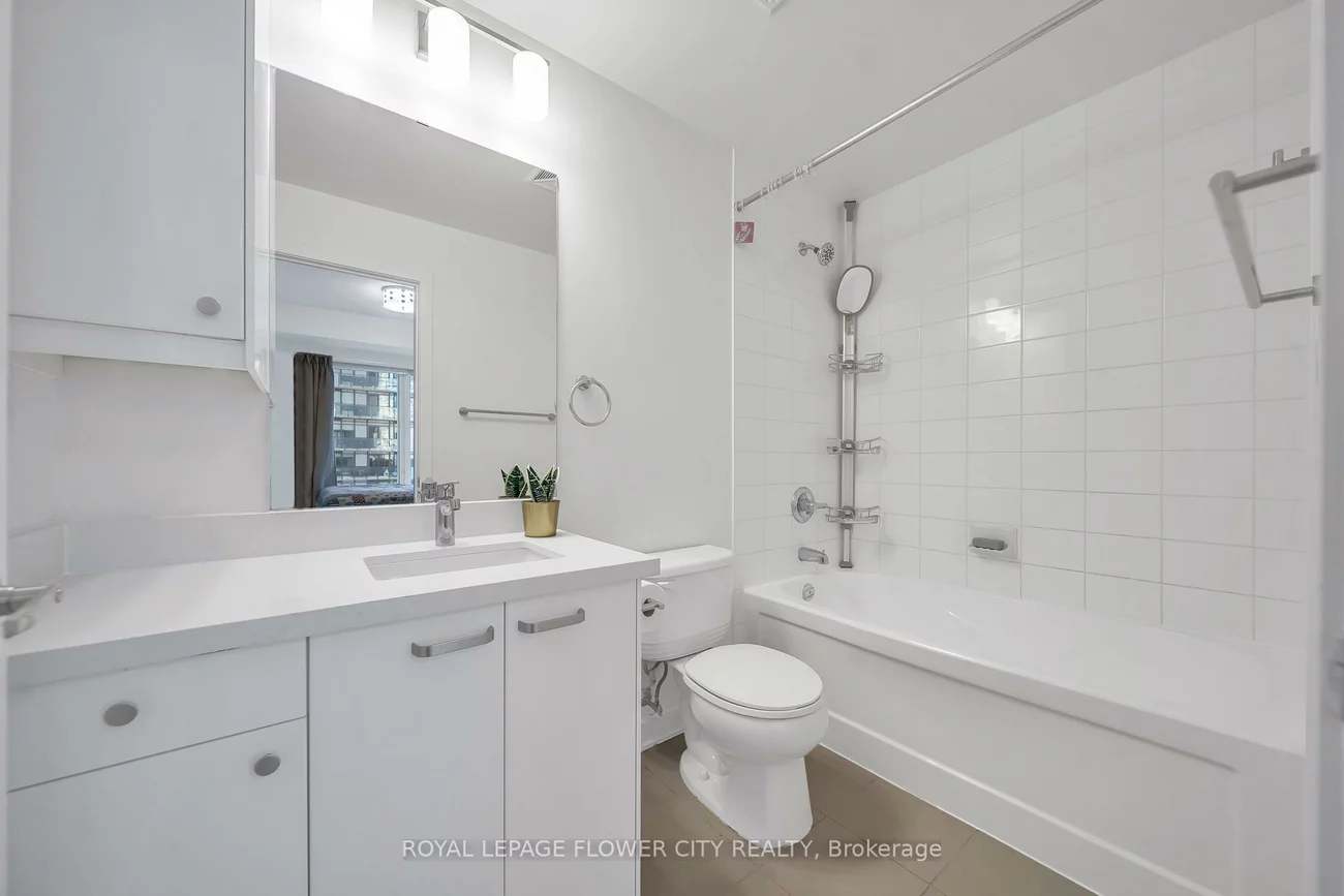 385, Prince of Wales Dr, City Centre, Mississauga