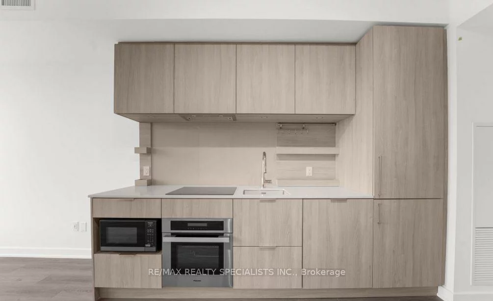 28, ANN, Port Credit, Mississauga