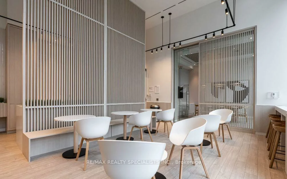 28, ANN, Port Credit, Mississauga