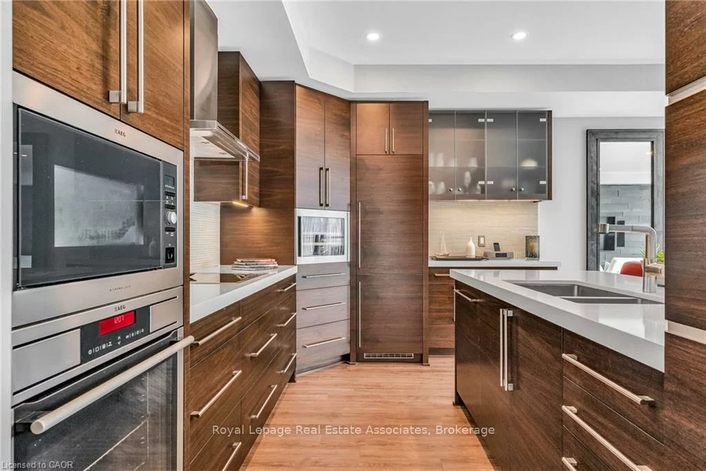 1, Hurontario, Port Credit, Mississauga