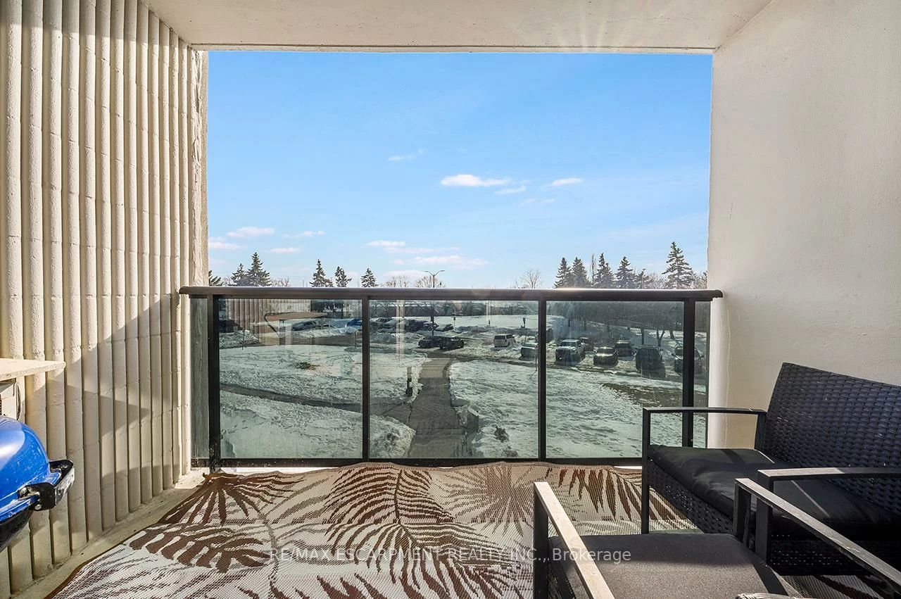 530, Lolita, Mississauga Valleys, Mississauga