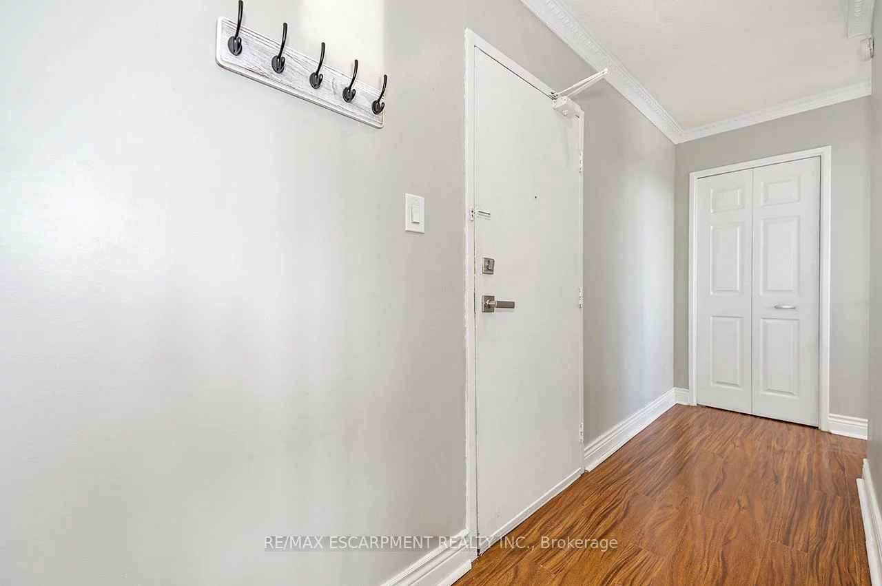 530, Lolita, Mississauga Valleys, Mississauga