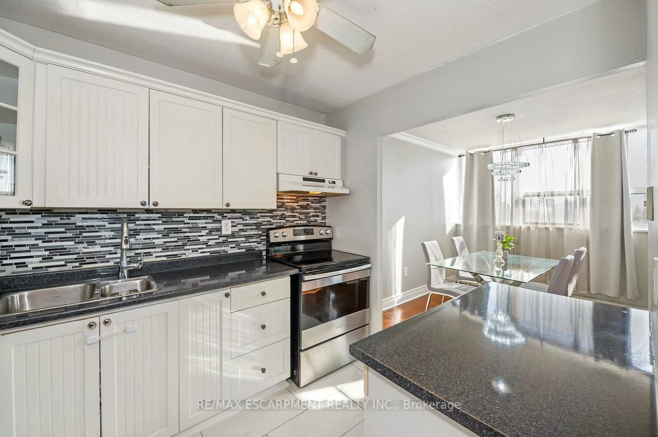 530, Lolita, Mississauga Valleys, Mississauga