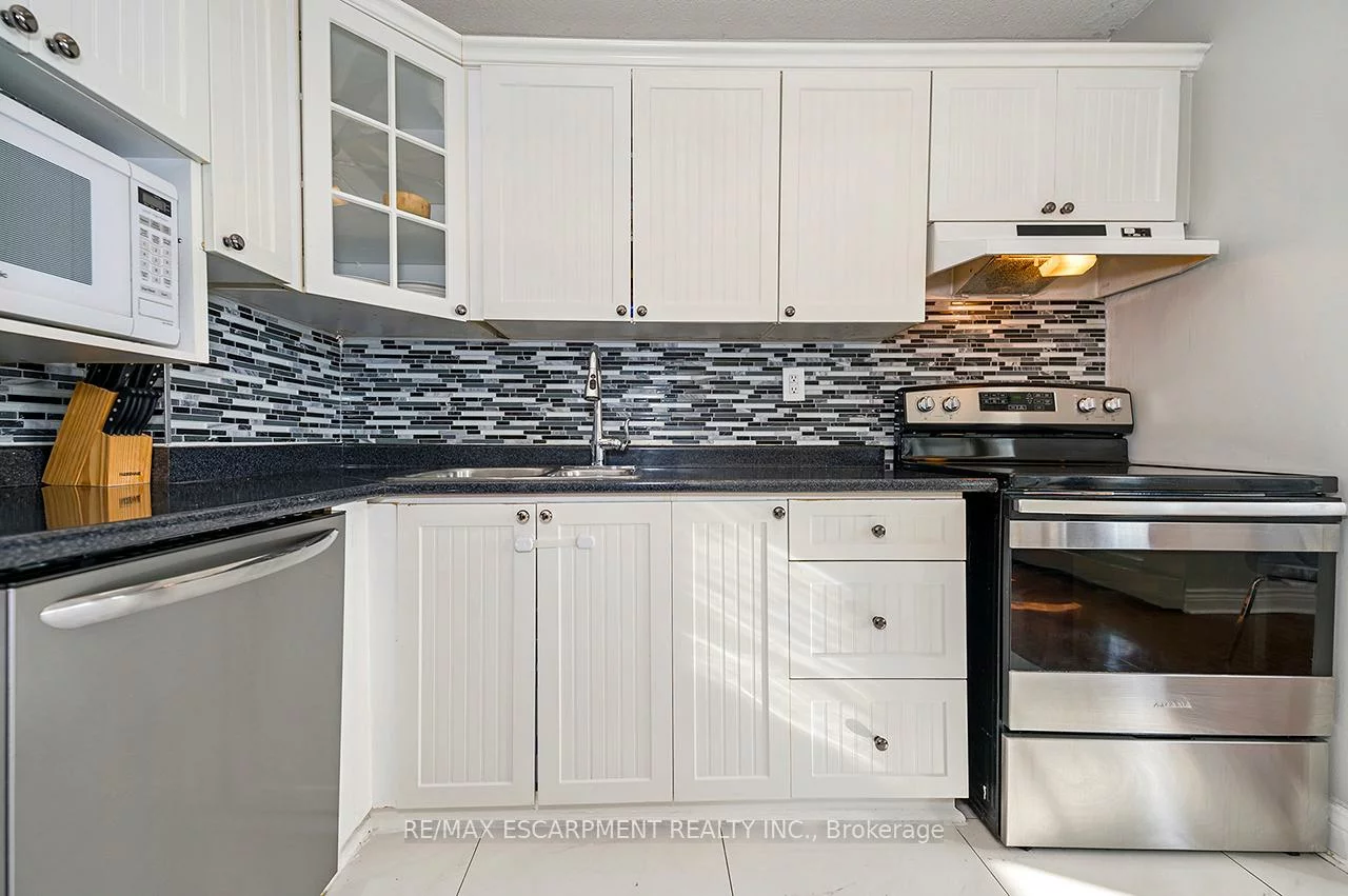 530, Lolita, Mississauga Valleys, Mississauga