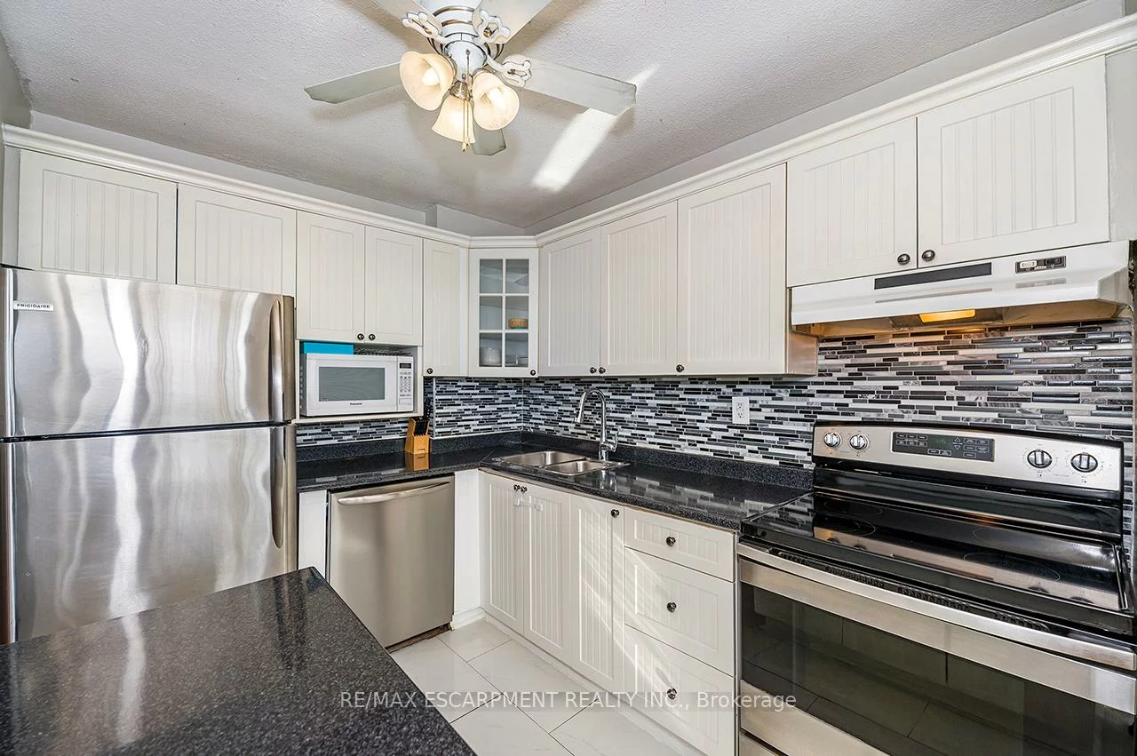 530, Lolita, Mississauga Valleys, Mississauga