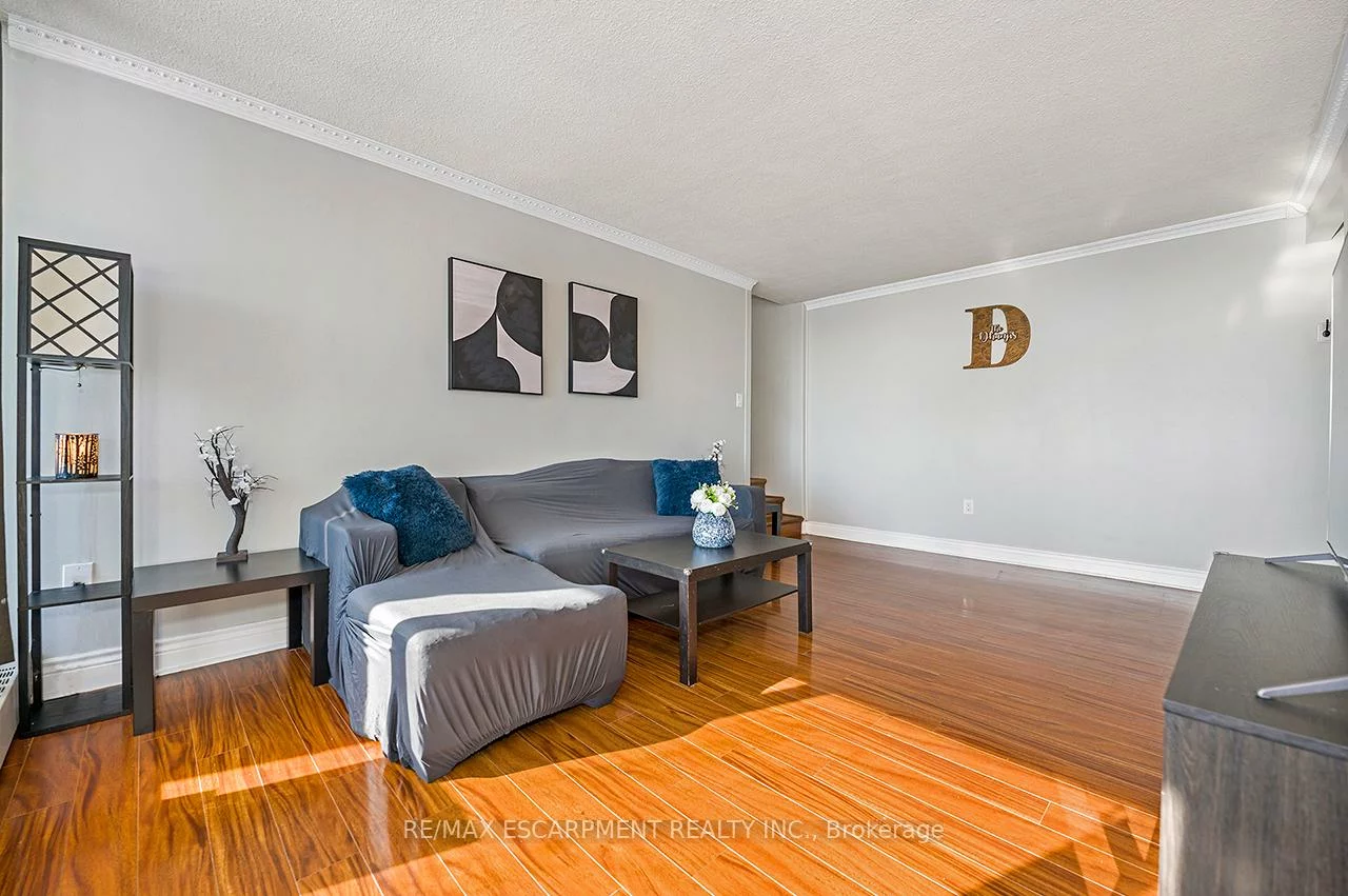 530, Lolita, Mississauga Valleys, Mississauga