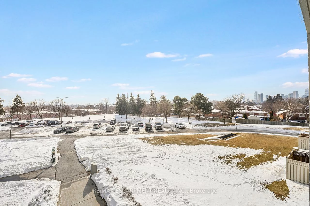 530, Lolita, Mississauga Valleys, Mississauga