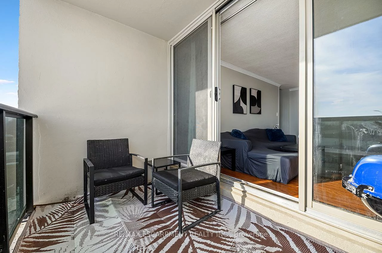 530, Lolita, Mississauga Valleys, Mississauga