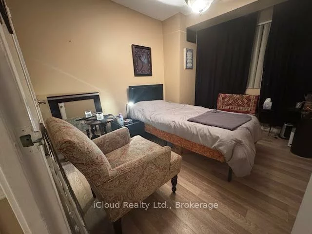 50, Elm, Mississauga Valleys, Mississauga