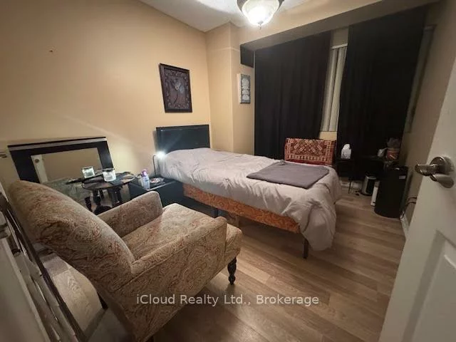 50, Elm, Mississauga Valleys, Mississauga