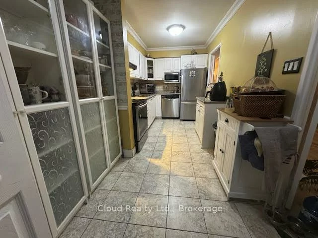 50, Elm, Mississauga Valleys, Mississauga