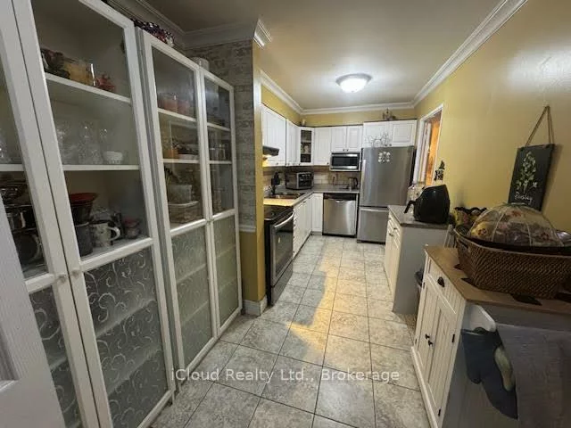 50, Elm, Mississauga Valleys, Mississauga