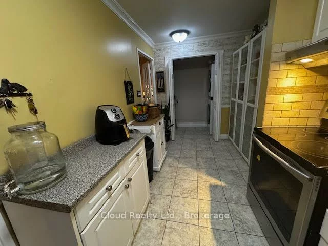 50, Elm, Mississauga Valleys, Mississauga