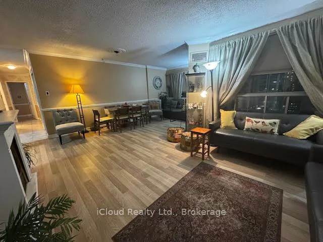 50, Elm, Mississauga Valleys, Mississauga