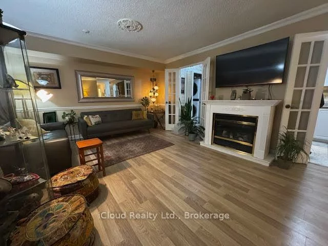 50, Elm, Mississauga Valleys, Mississauga