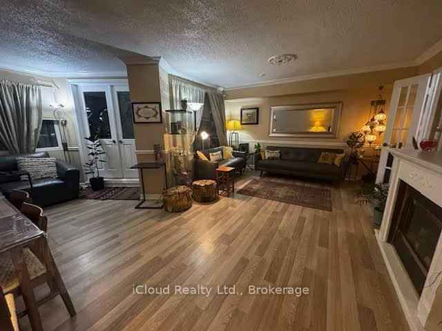 50, Elm, Mississauga Valleys, Mississauga