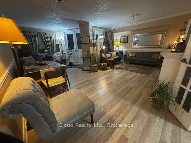 50, Elm, Mississauga Valleys, Mississauga