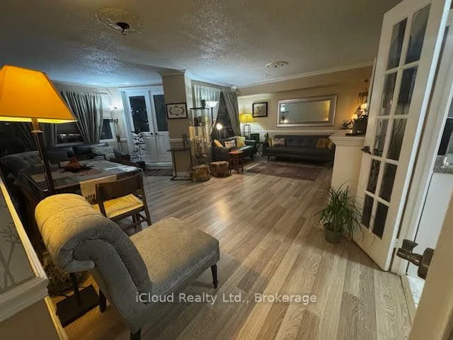 50, Elm, Mississauga Valleys, Mississauga