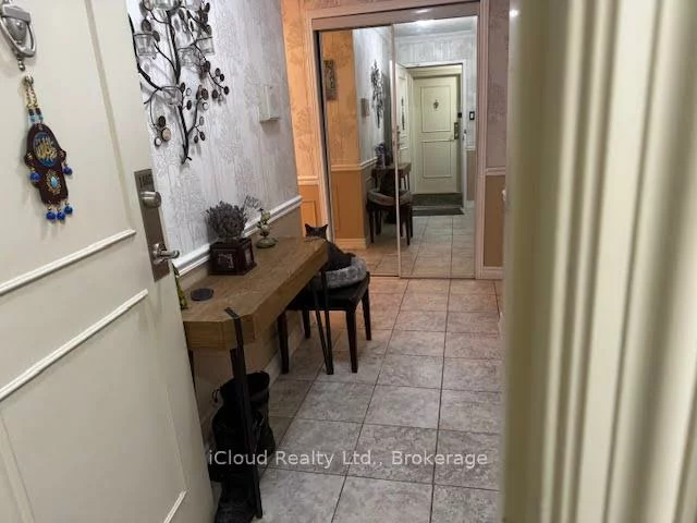 50, Elm, Mississauga Valleys, Mississauga