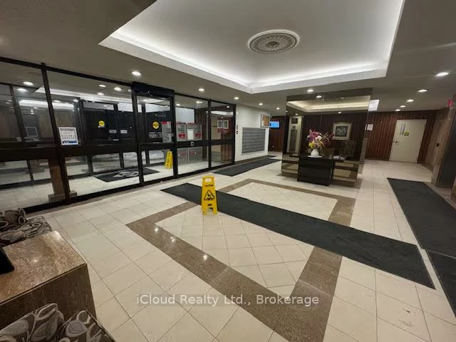 50, Elm, Mississauga Valleys, Mississauga