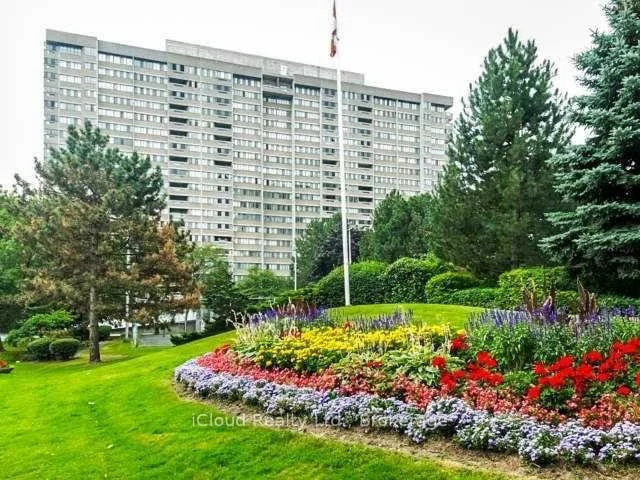50, Elm, Mississauga Valleys, Mississauga
