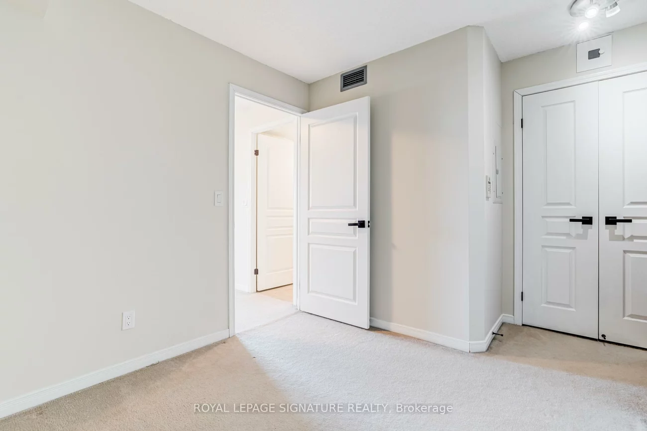 2545, Erin Centre, Central Erin Mills, Mississauga