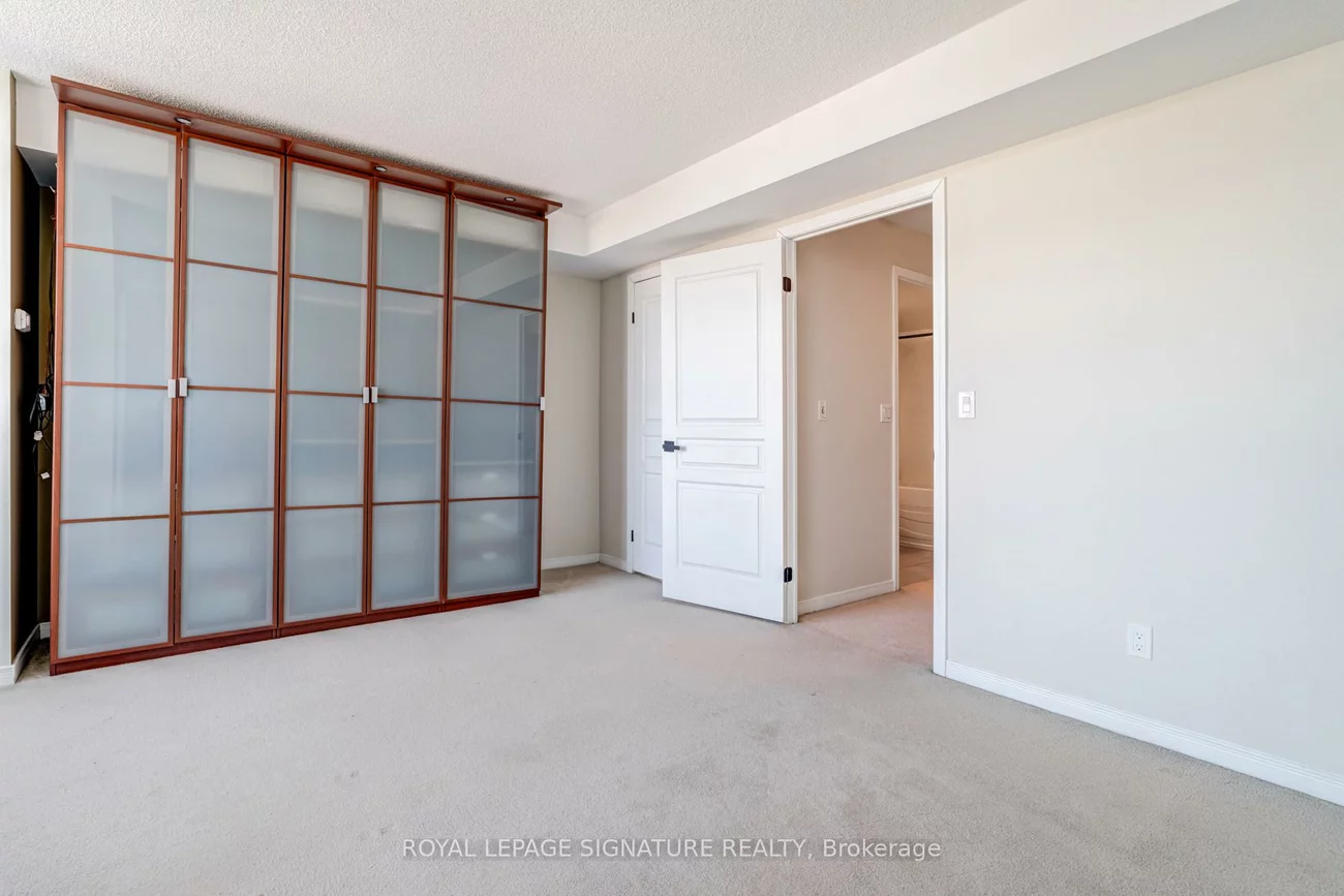 2545, Erin Centre, Central Erin Mills, Mississauga