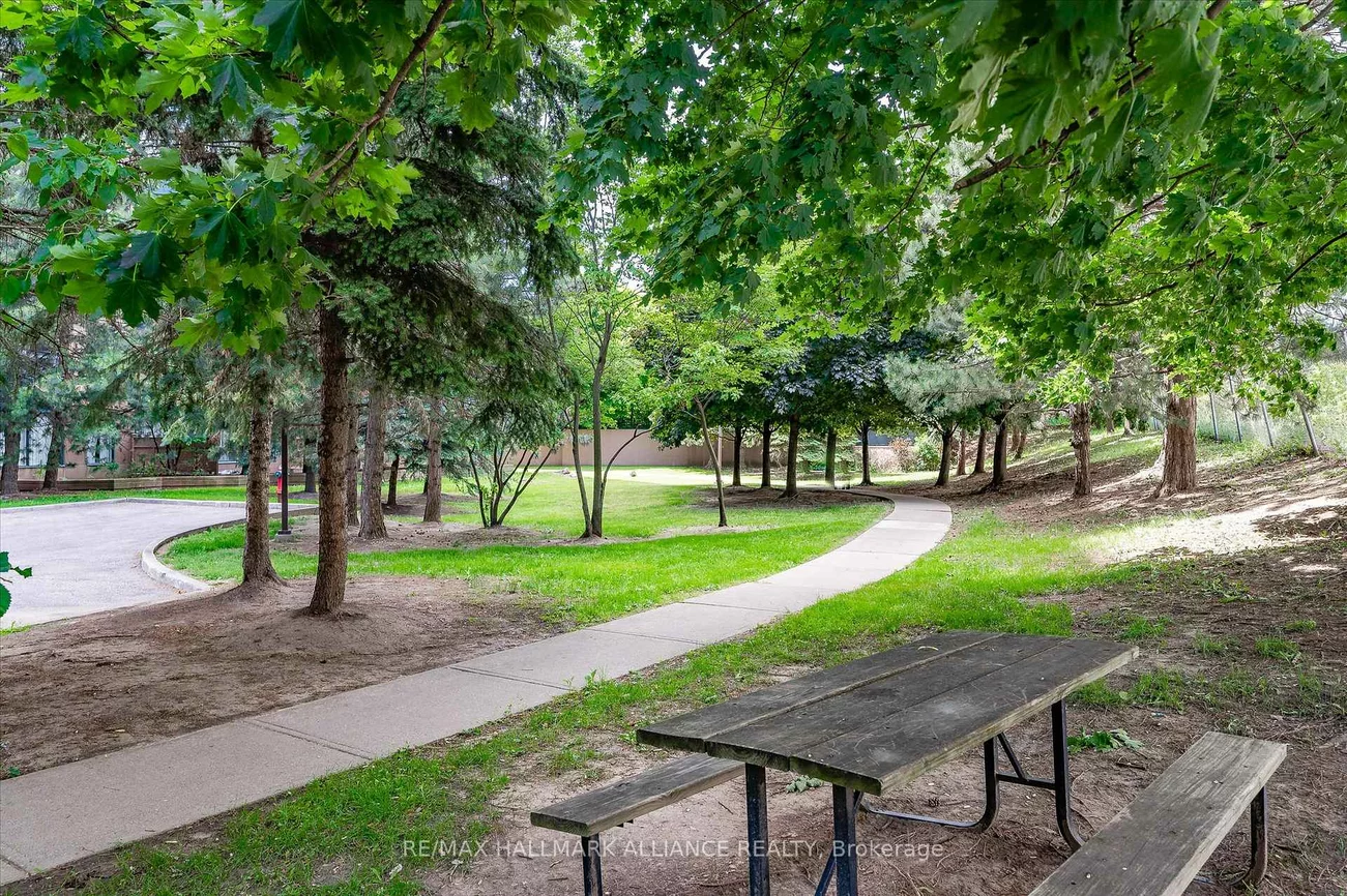 135, Hillcrest, Cooksville, Mississauga