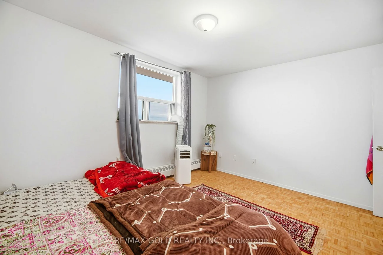 3533, Derry, Malton, Mississauga