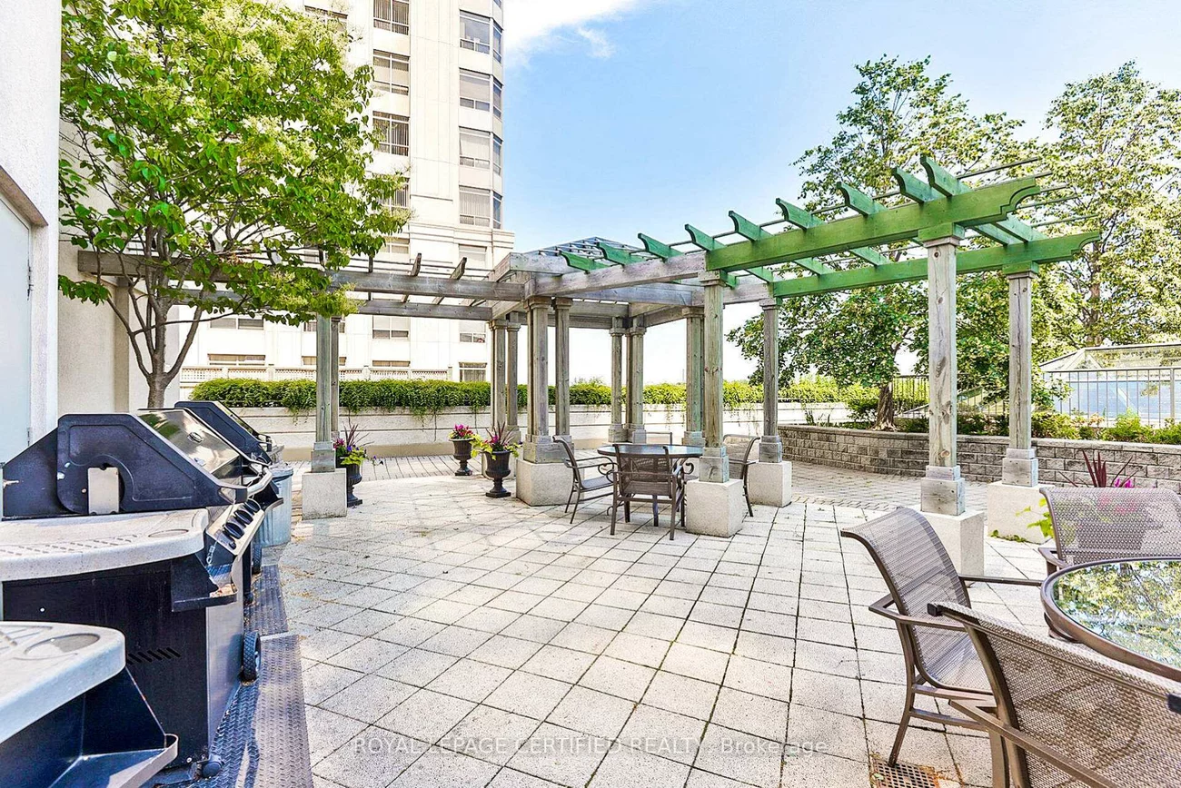 25, Kingsbridge Garden, Hurontario, Mississauga