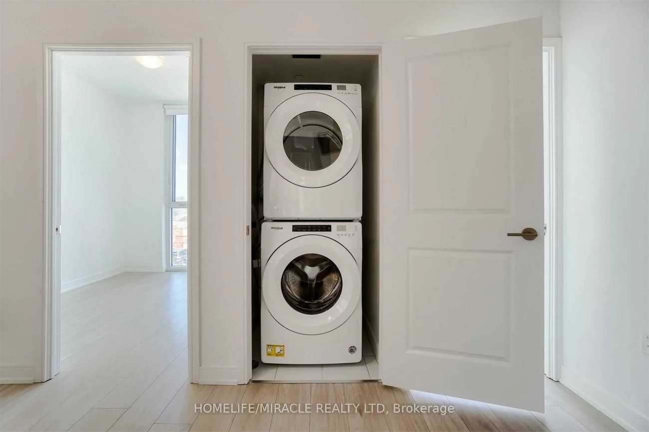 8, Nahani, Hurontario, Mississauga