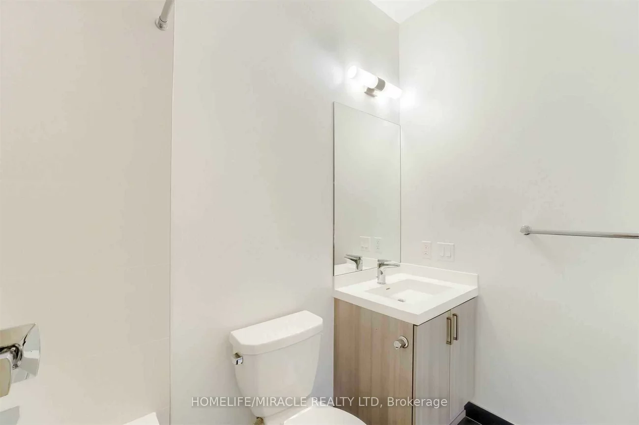 8, Nahani, Hurontario, Mississauga