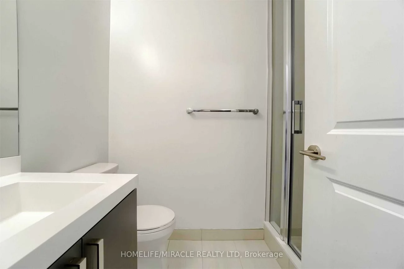 8, Nahani, Hurontario, Mississauga