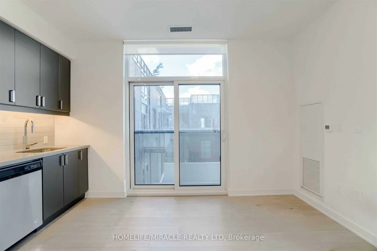 8, Nahani, Hurontario, Mississauga