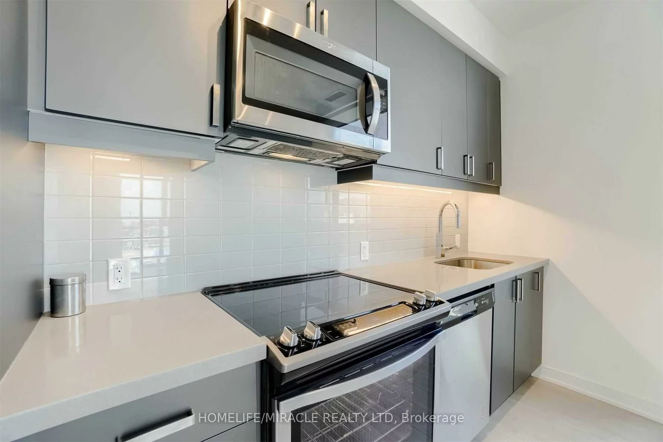 8, Nahani, Hurontario, Mississauga