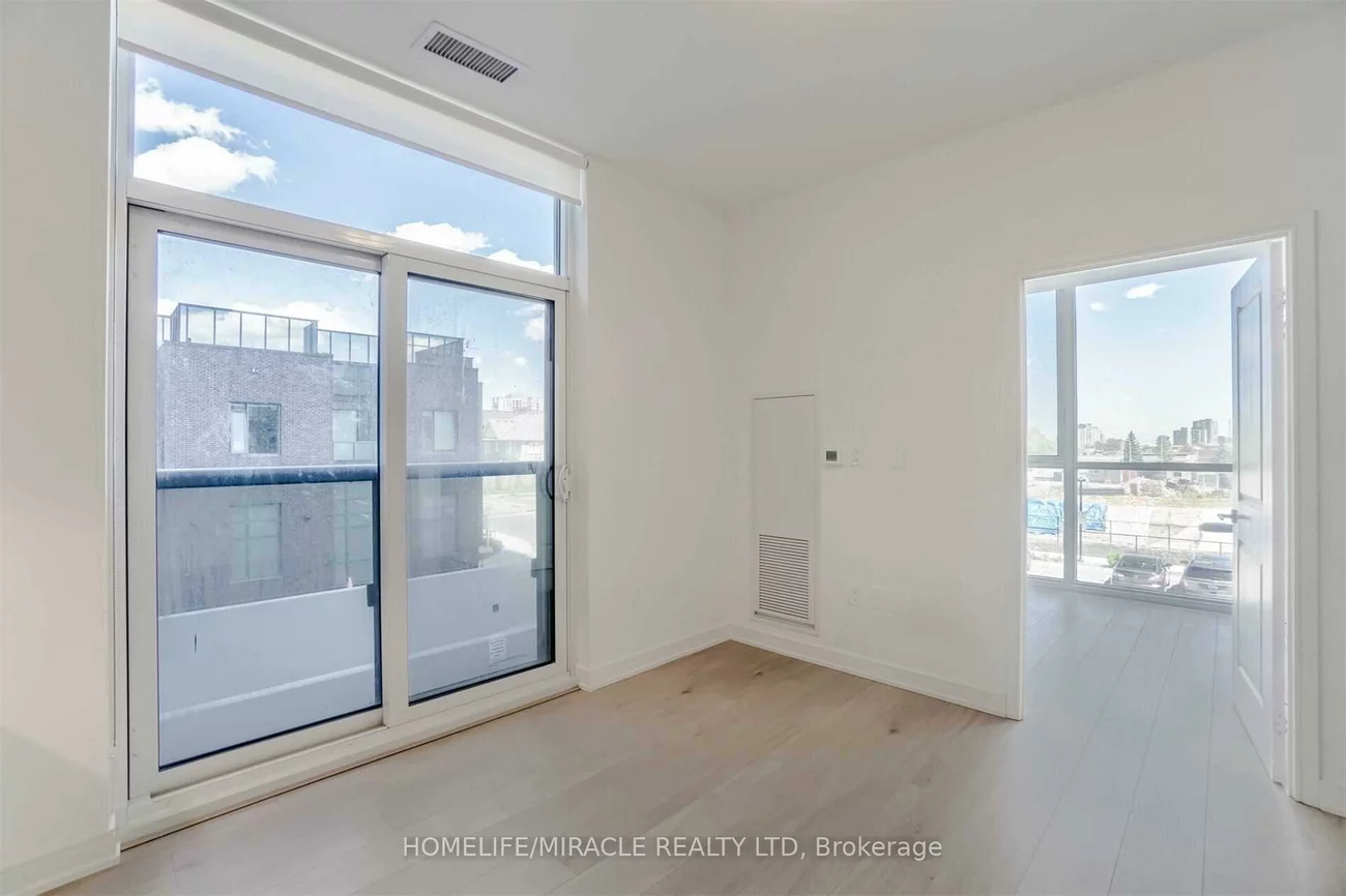 8, Nahani, Hurontario, Mississauga