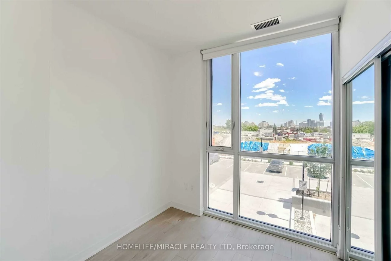 8, Nahani, Hurontario, Mississauga