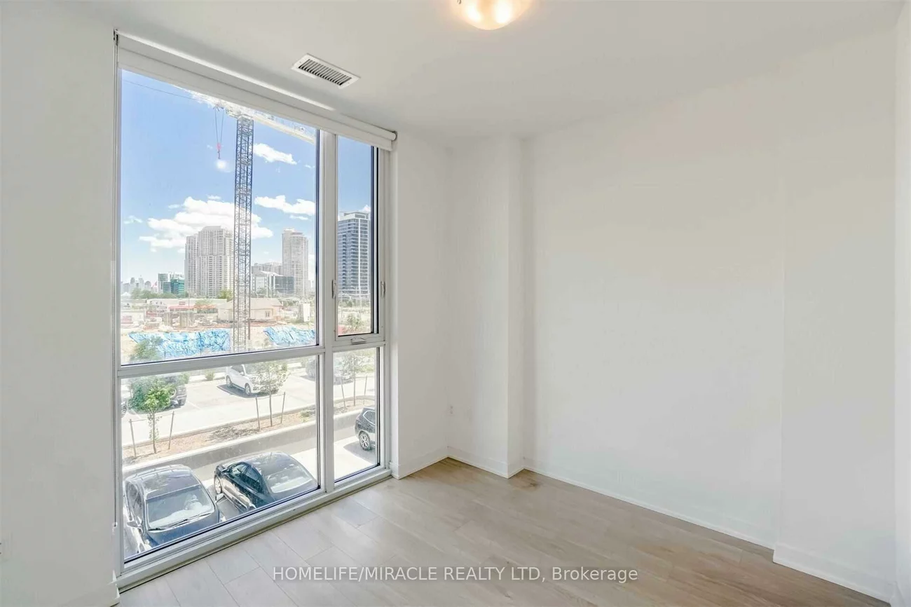 8, Nahani, Hurontario, Mississauga