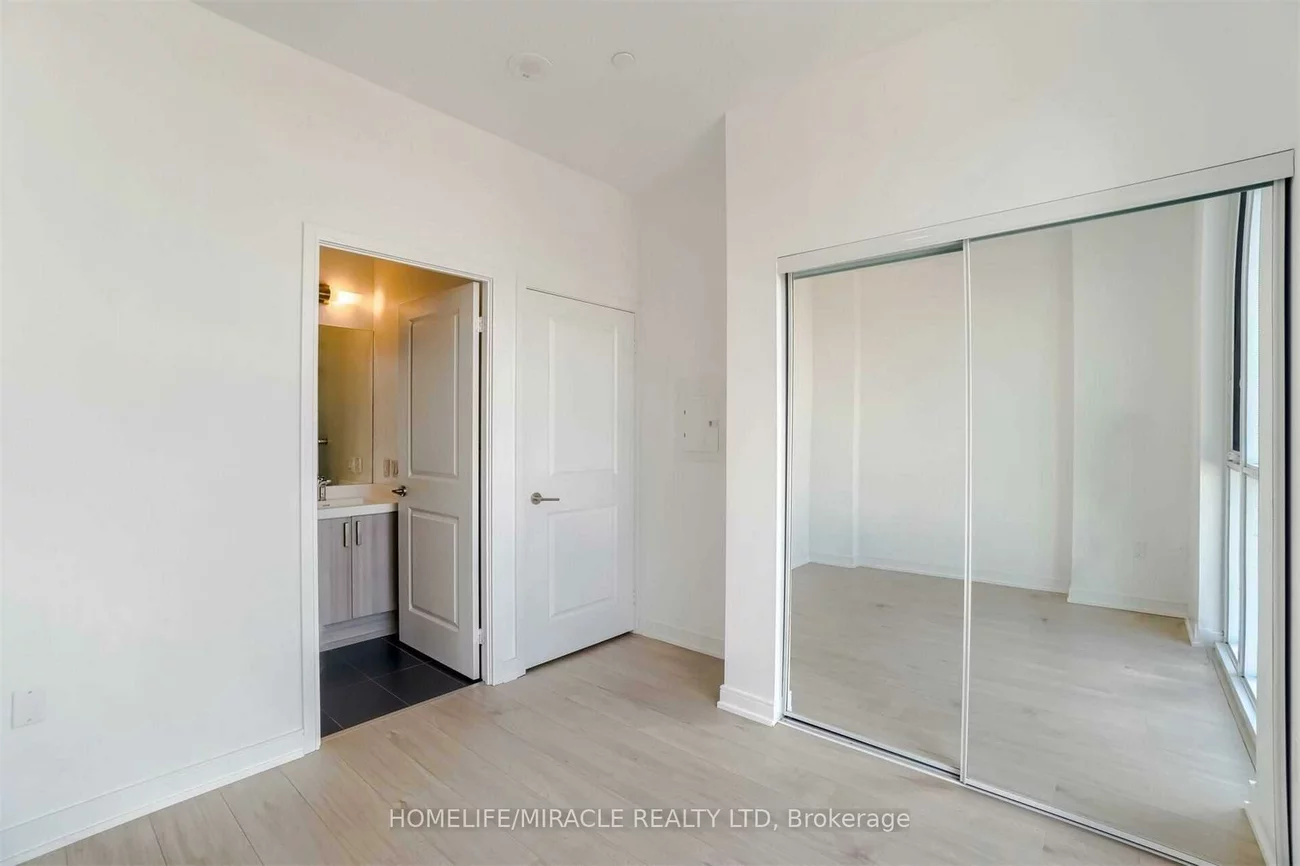 8, Nahani, Hurontario, Mississauga