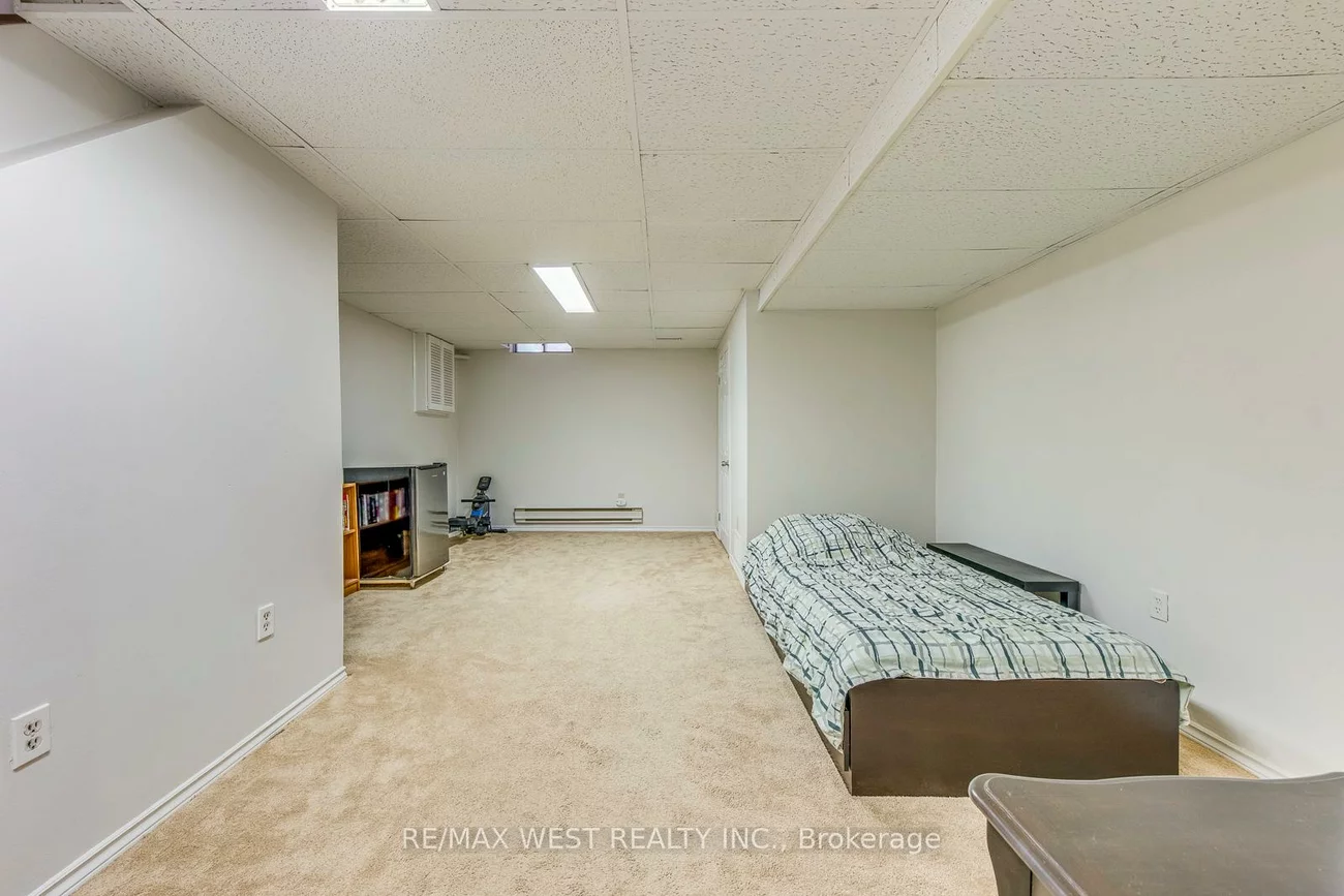 99, Bristol, Hurontario, Mississauga