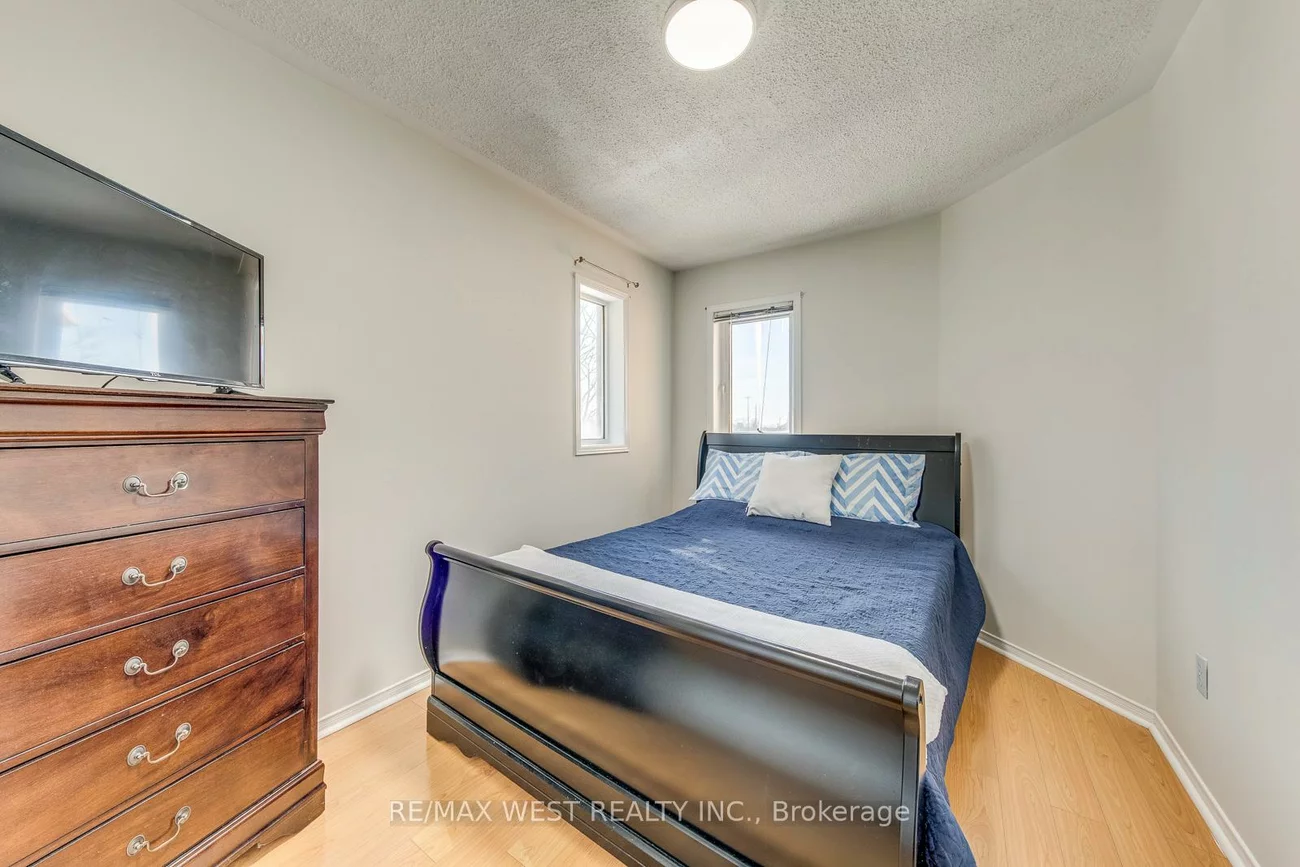 99, Bristol, Hurontario, Mississauga