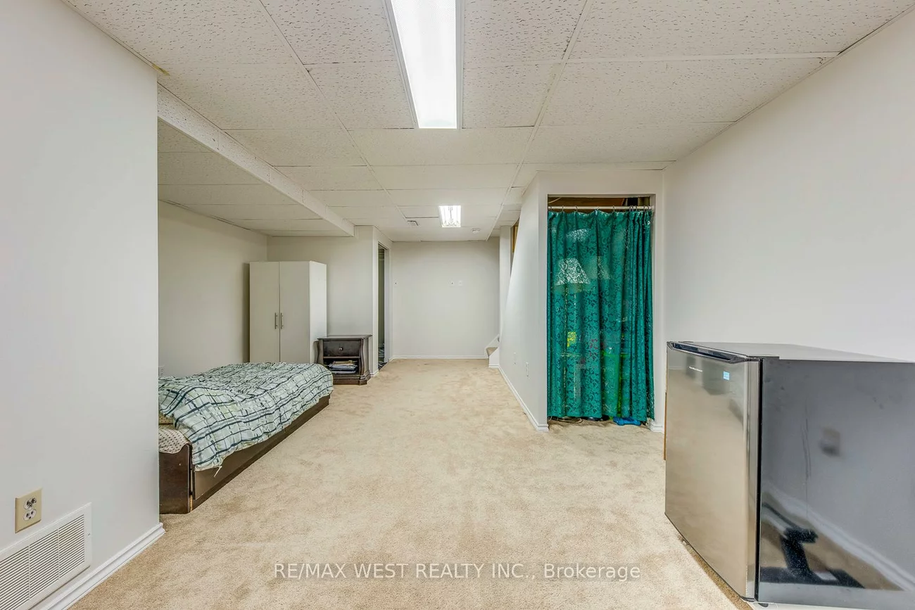 99, Bristol, Hurontario, Mississauga